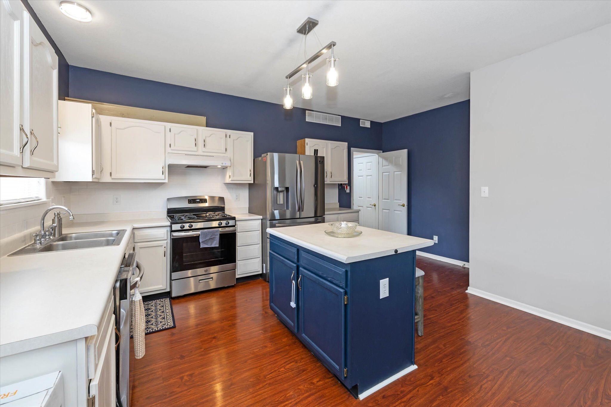 12214 Rambling Road Fishers, IN 46037 - Photo 9 of 25 Gallery Image 9