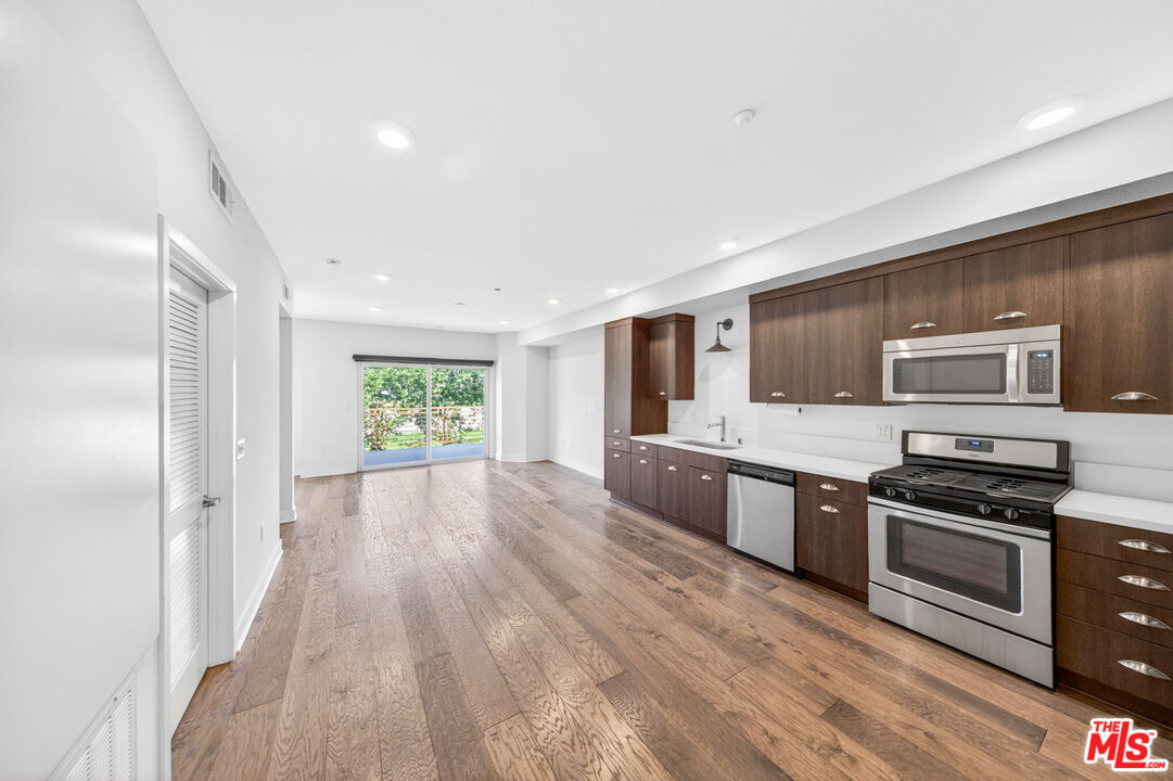 2980 Ripple Place, Unit 206 Los Angeles, CA 90039 - Photo 11 of 46