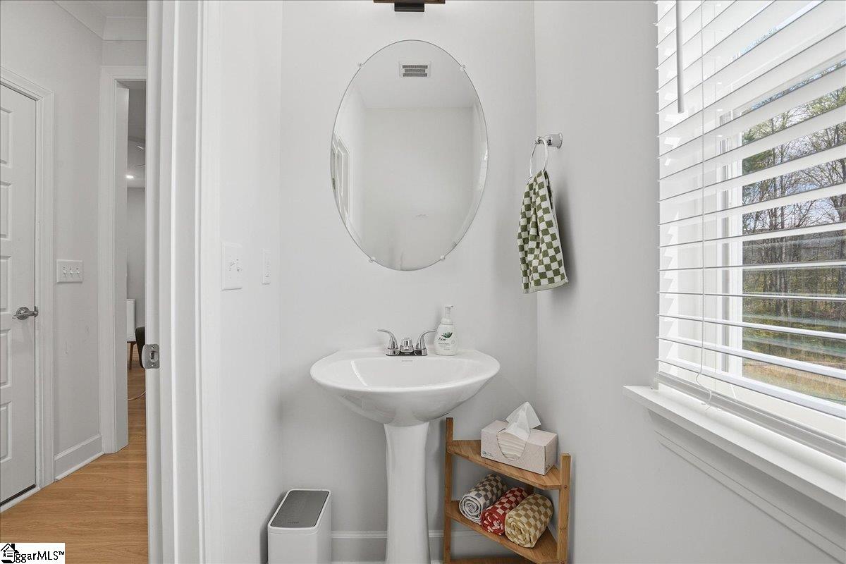 29 Jaycee Court Greenville, SC 29607 - Photo 5 of 31