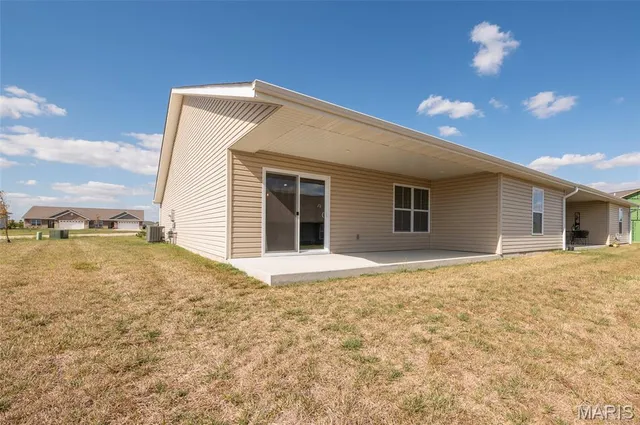 $362,500 | 2024 Serenade Lane, Troy, IL 62294