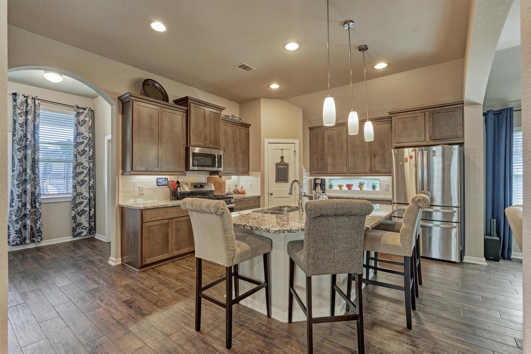 17015 Ash Leaf Way Conroe, TX 77385 - Photo 11 of 25 a view of a dining room with furniture