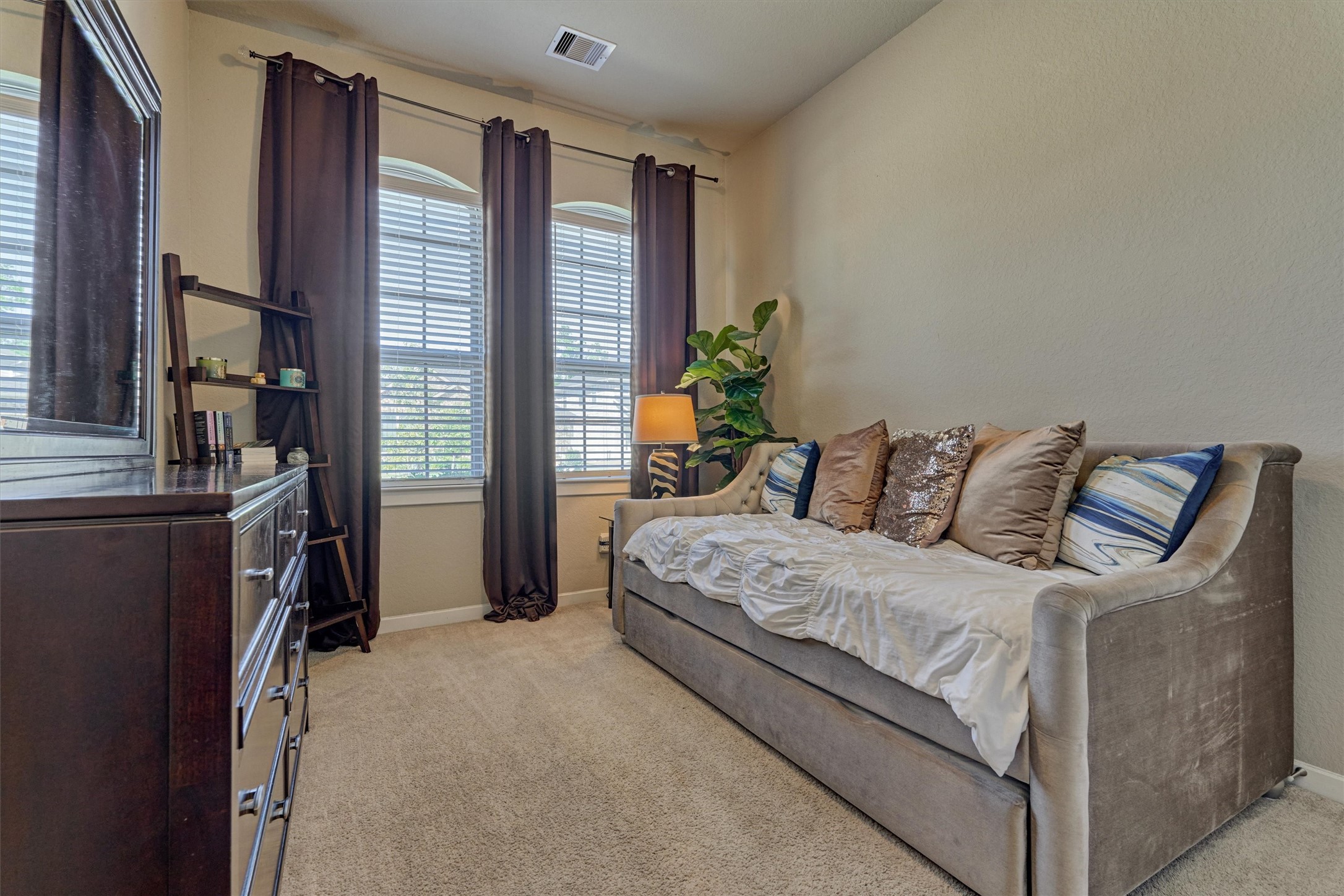 17015 Ash Leaf Way Conroe, TX 77385 - Photo 15 of 25 a living room with a bed furniture and a potted plant