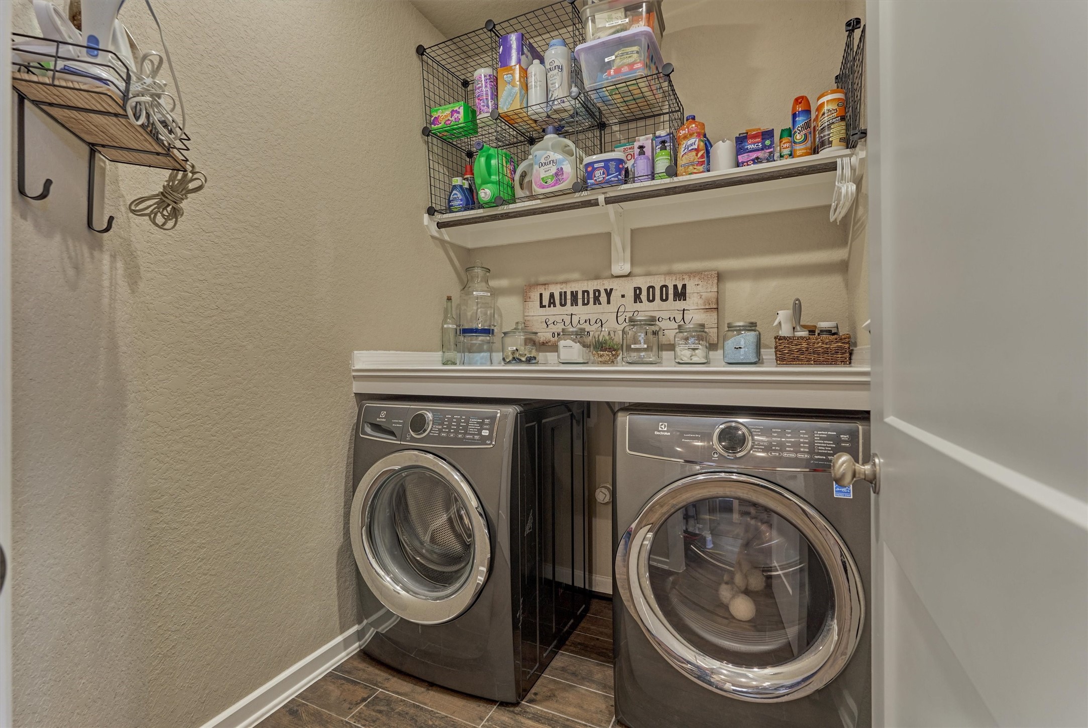 17015 Ash Leaf Way Conroe, TX 77385 - Photo 19 of 25 a utility room with dryer and washer