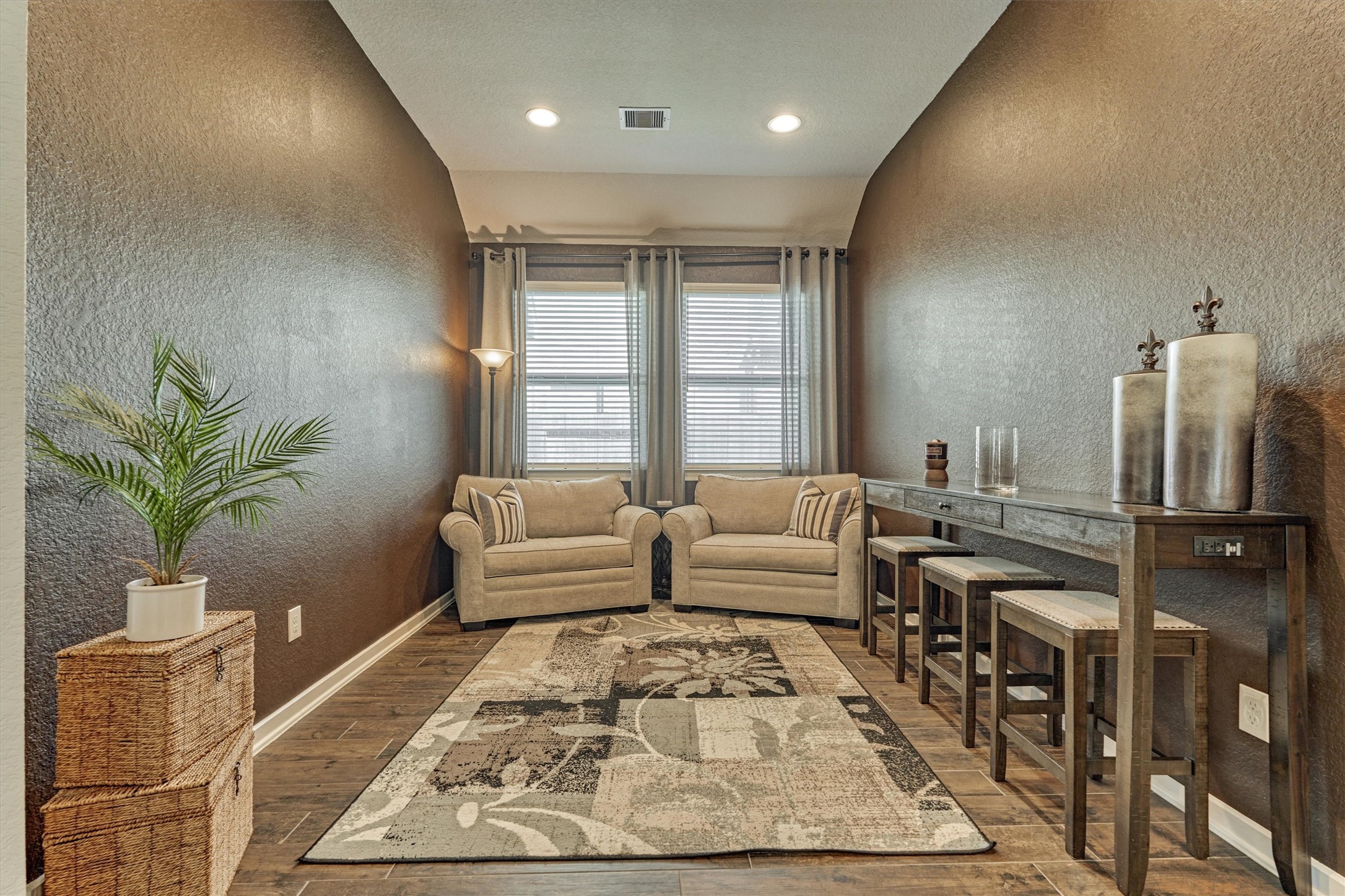 17015 Ash Leaf Way Conroe, TX 77385 - Photo 9 of 25 a living room with furniture lamp and rug