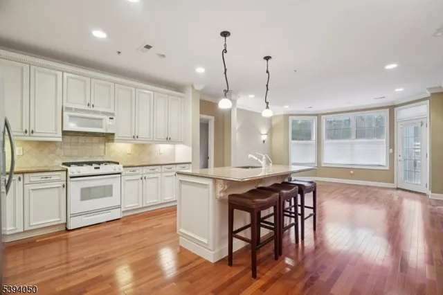 $435,000 | 5101 Pointe Gate Drive, Unit 101, Livingston, NJ 07039