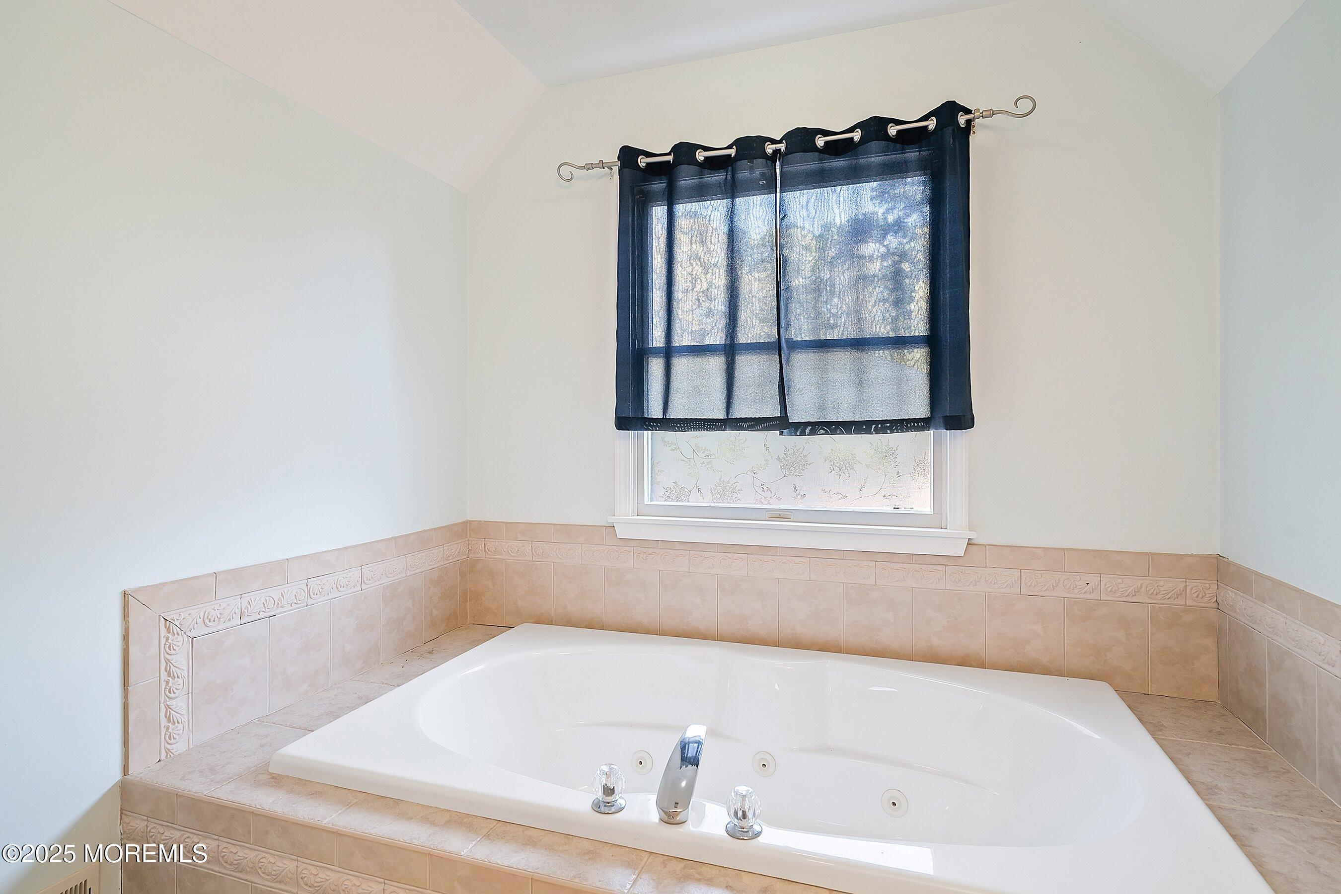 39 Ivy Court Bayville, NJ 08721 - Photo 21 of 33 a bathroom with a bathtub