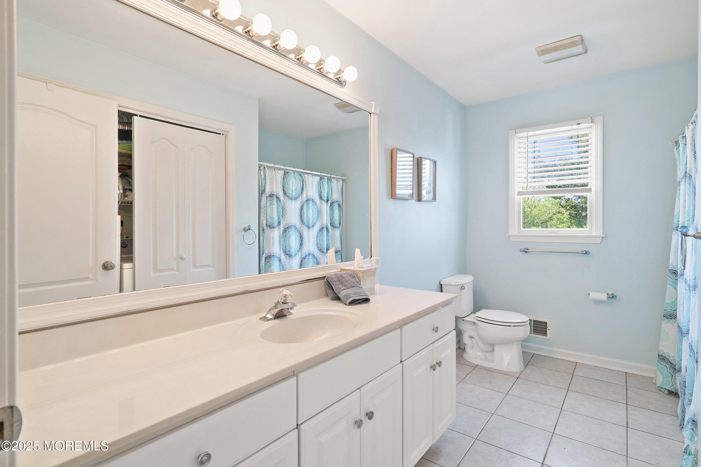 39 Ivy Court Bayville, NJ 08721 - Photo 25 of 33 a bathroom with a toilet sink and mirror