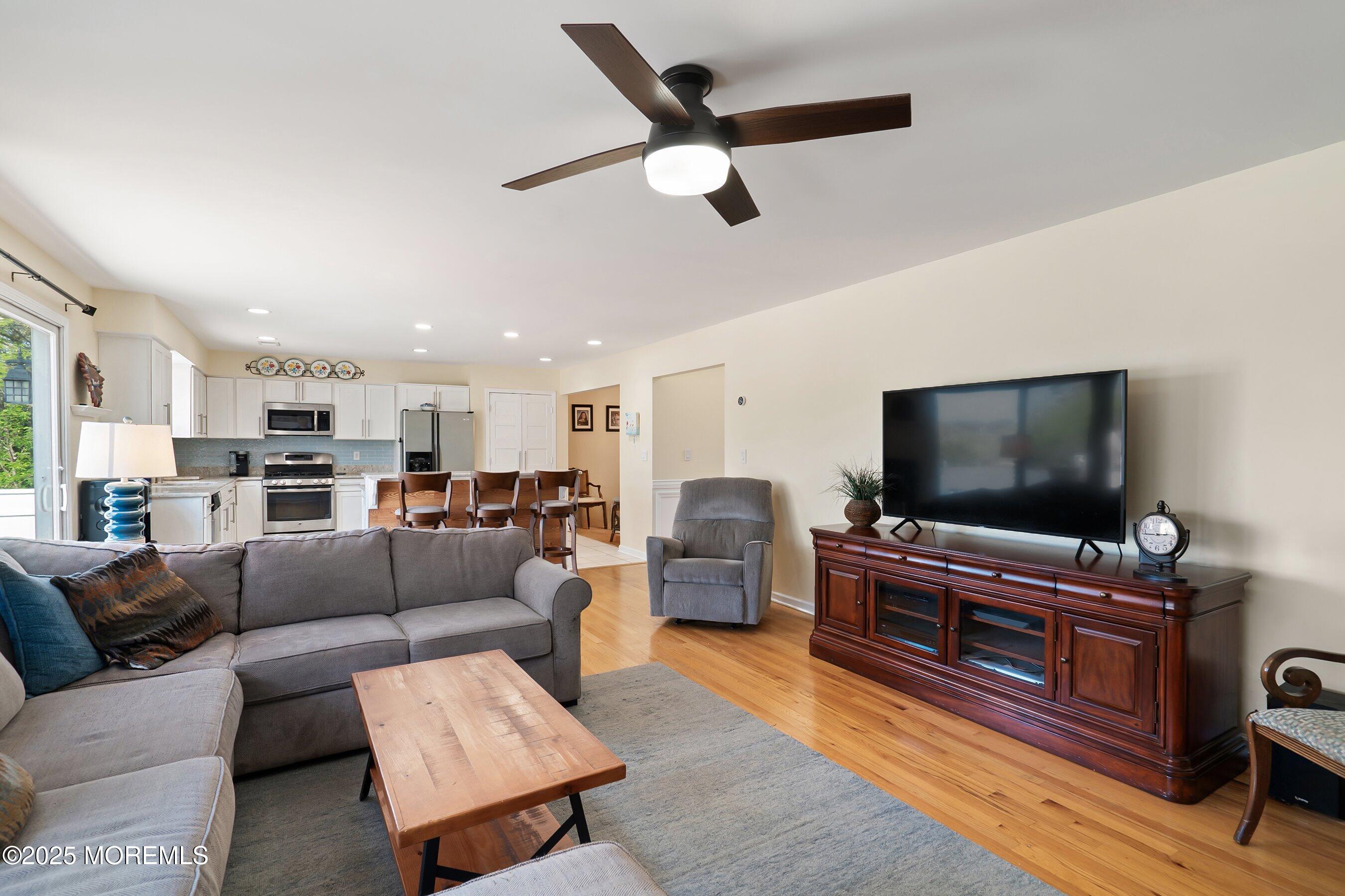 39 Ivy Court Bayville, NJ 08721 - Photo 10 of 33 a living room with furniture and a flat screen tv
