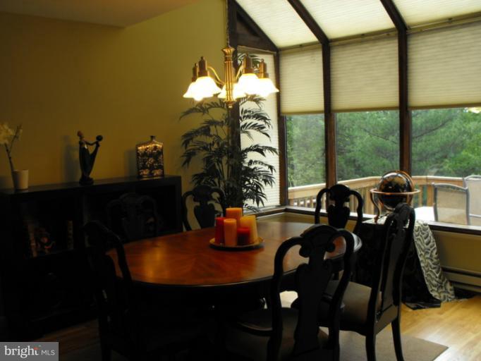 6326 Manchester Way Alexandria, VA 22312 - Photo 23 of 30 Dining Room