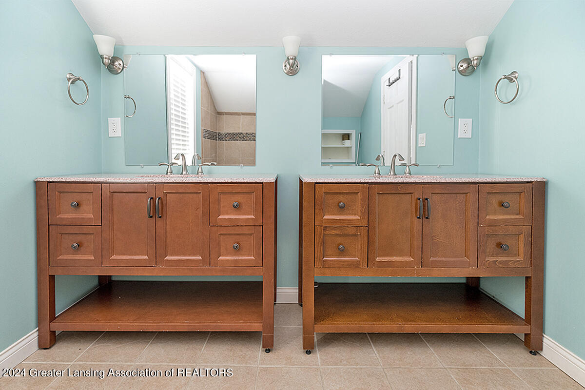 820 Huntington Road East Lansing, MI 48823 - Photo 19 of 30 Upstairs Full Bath