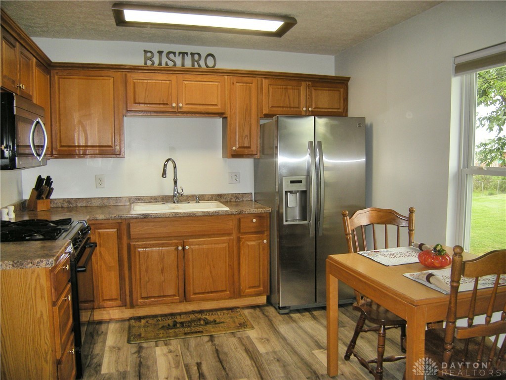 3595 Ln Garden Court Riverside, OH 45404 - Photo 5 of 29