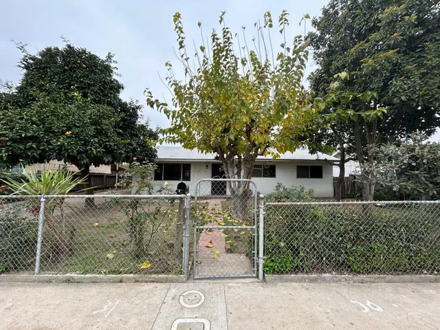 $269,900 | 755 H Street, Parlier, CA 93648