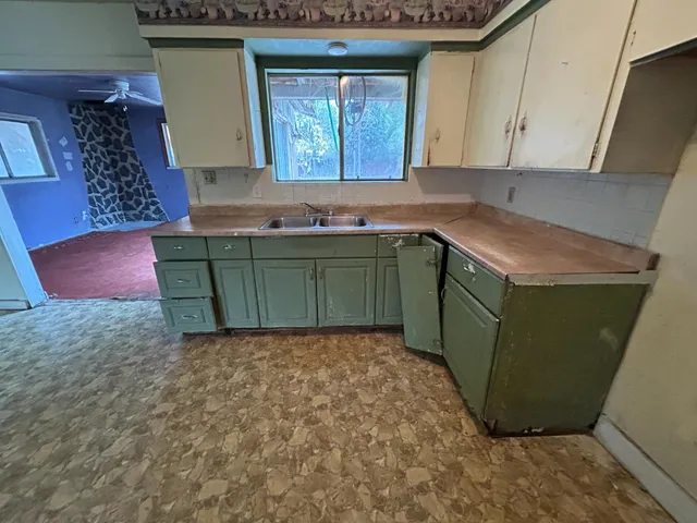 $269,900 | 755 H Street, Parlier, CA 93648