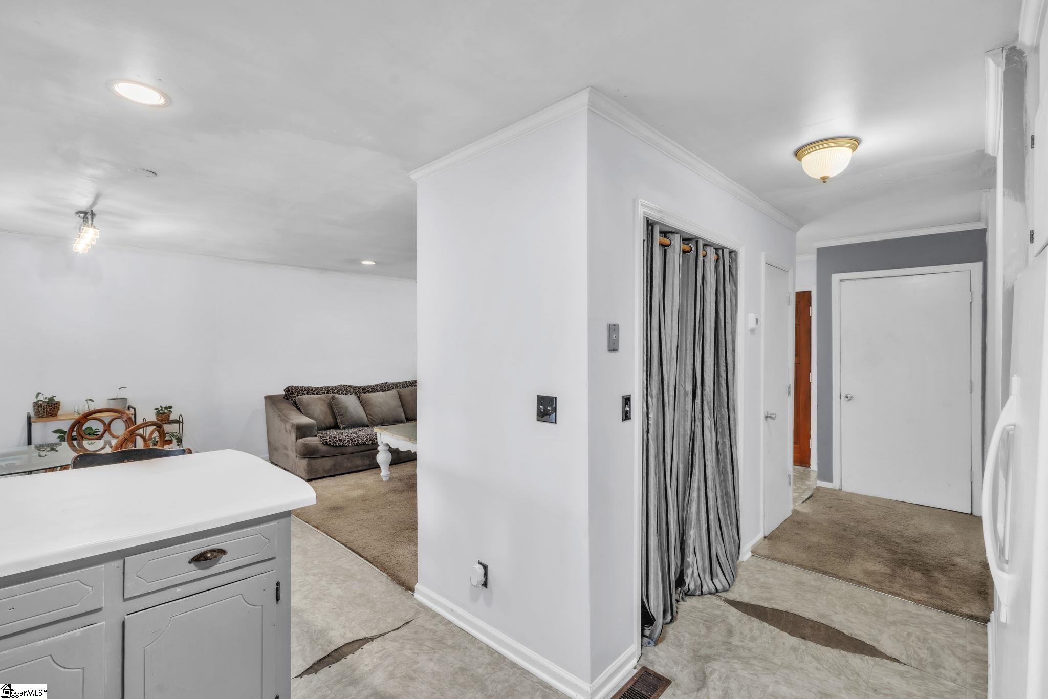 408 Bakerville Road Easley, SC 29642 - Photo 8 of 32