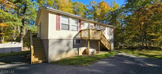 a view of a house with backyard and trees