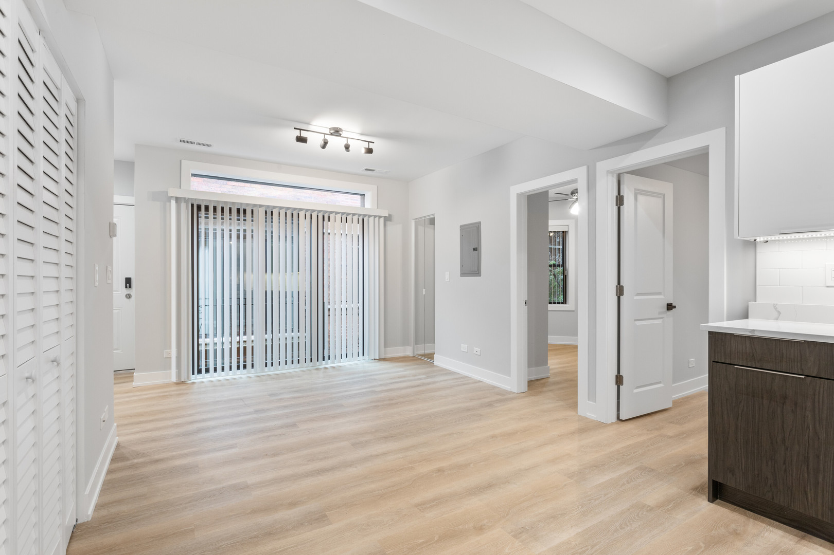 1558.5 West Juneway Terrace, Unit 2T Chicago, IL 60626 - Photo 4 of 21