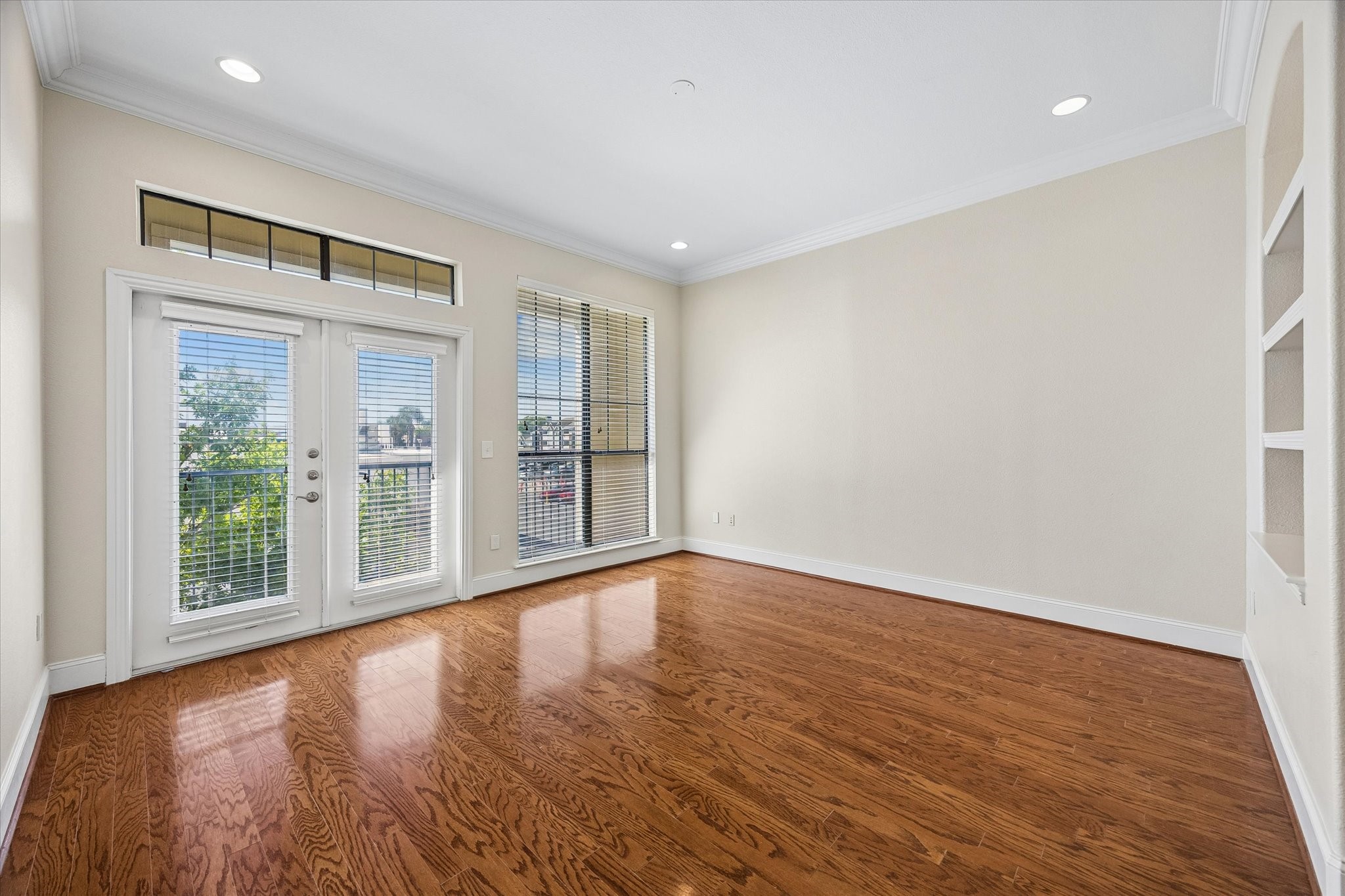 2120 Kipling Street, Unit 207 Houston, TX 77098 - Photo 7 of 35 Spacious living room with ample room for a large sofa