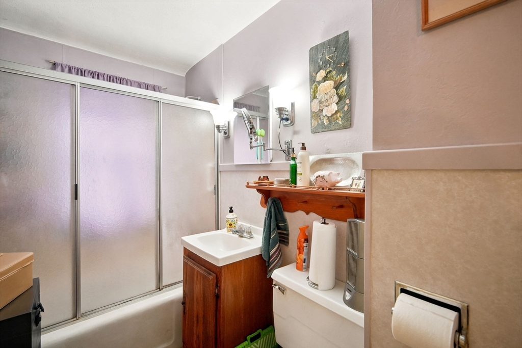 1258 Liberty Street Springfield, MA 01104 - Photo 15 of 32