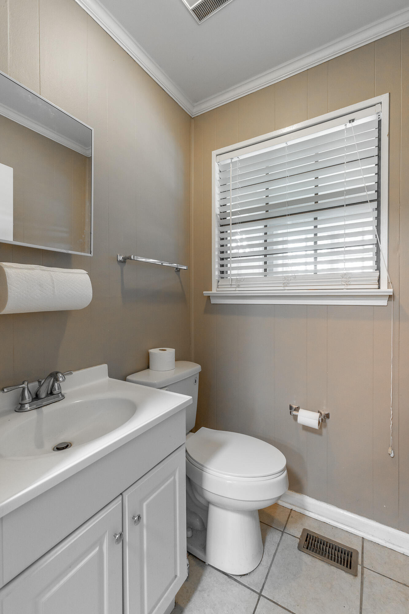 1360 Highland Road Chattanooga, TN 37415 - Photo 13 of 52 Bathroom