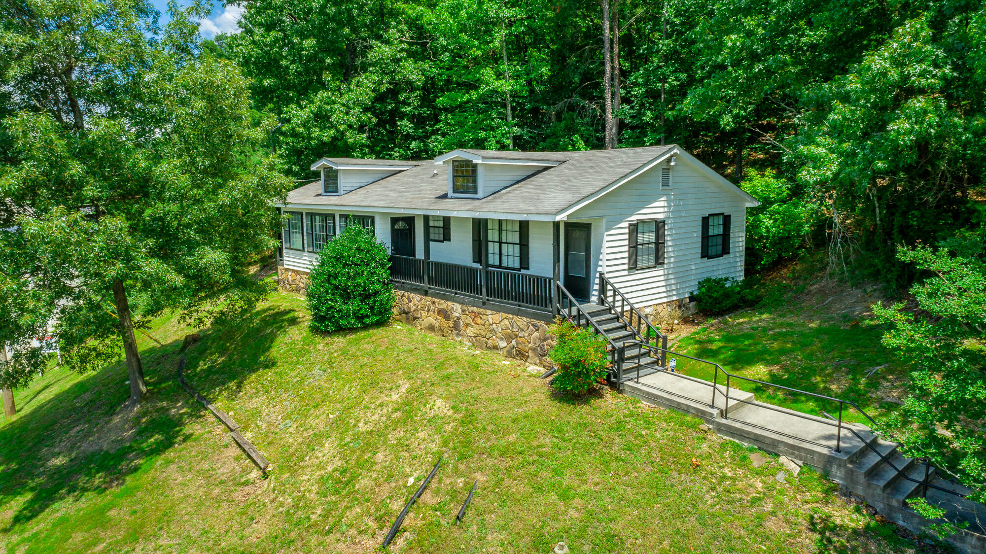 1360 Highland Road Chattanooga, TN 37415 - Photo 5 of 52 Front View