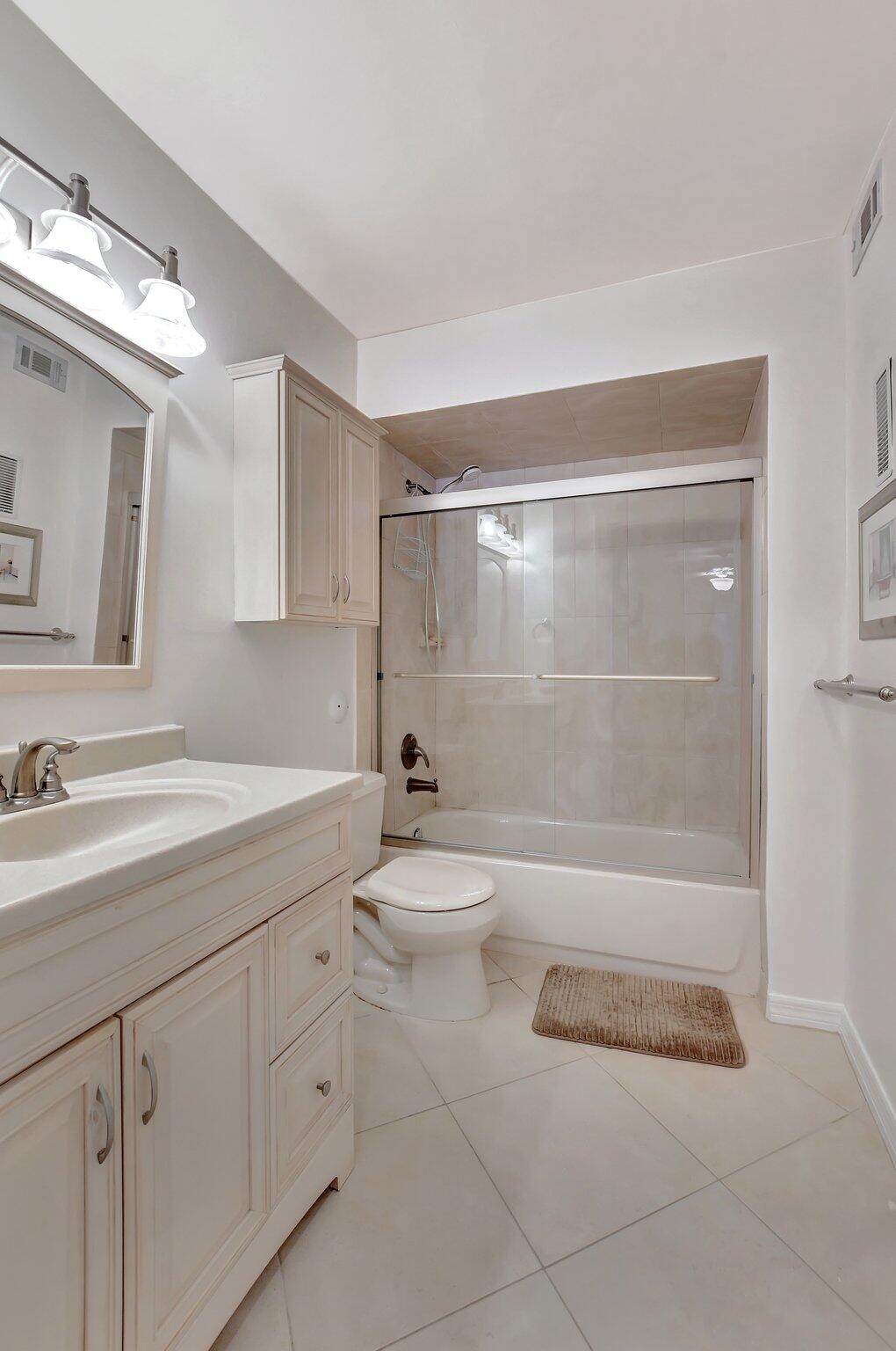 9214 Flynn Circle, Unit 6 Boca Raton, FL 33496 - Photo 15 of 36 Main Bathroom