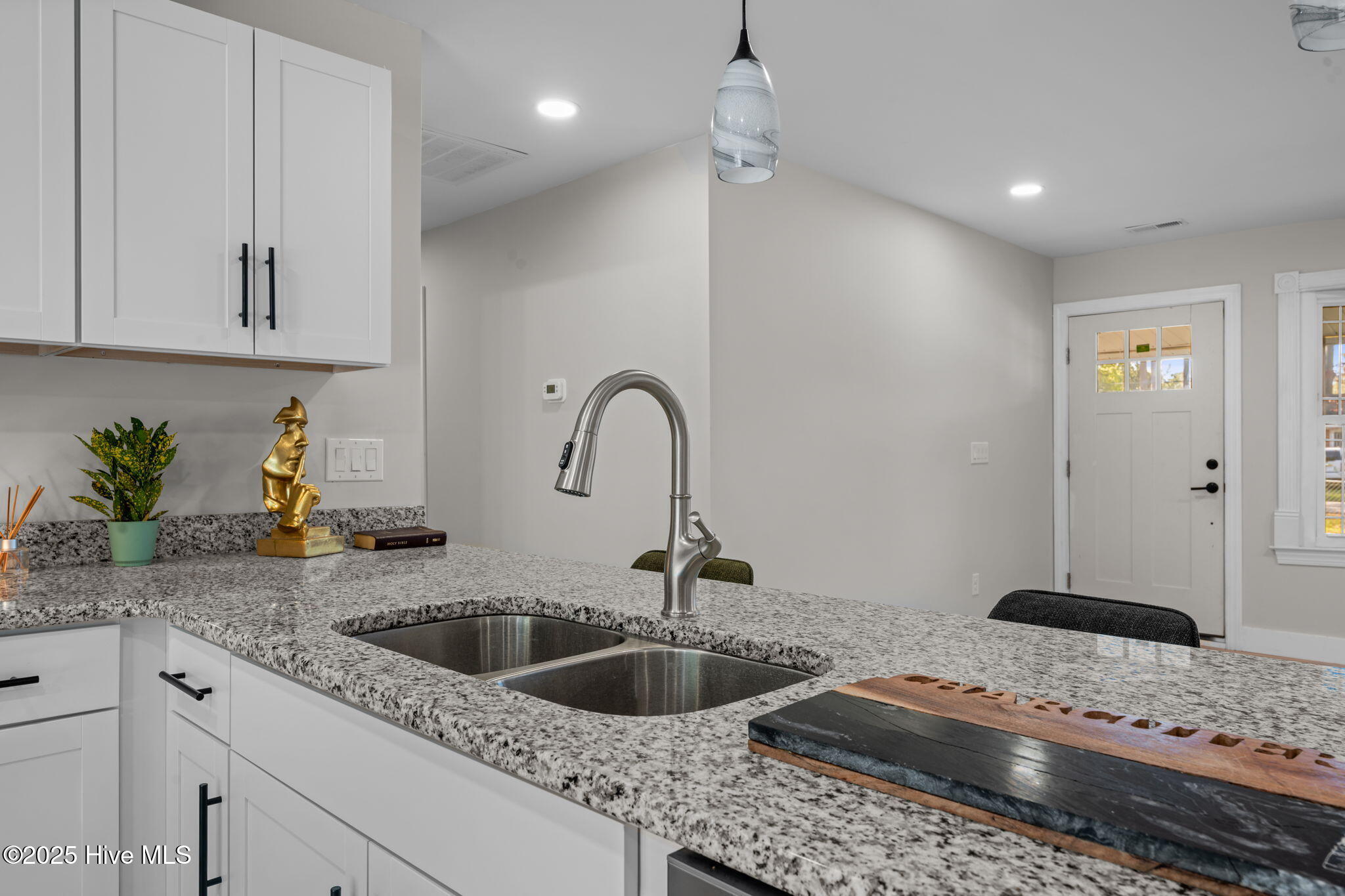 206 Fairview Street Havelock, NC 28532 - Photo 13 of 40 26-web-or-mls-DSC_6700