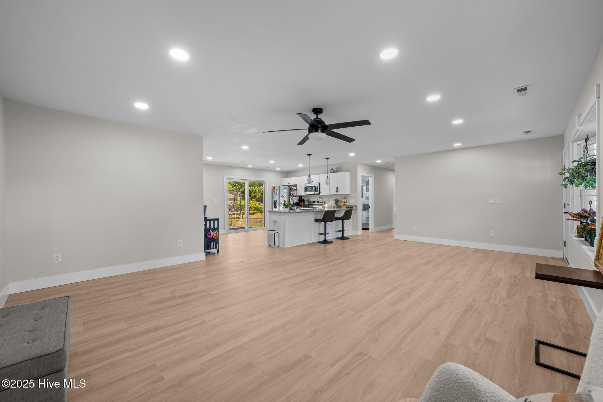 206 Fairview Street Havelock, NC 28532 - Photo 7 of 40 21-web-or-mls-DSC_6676