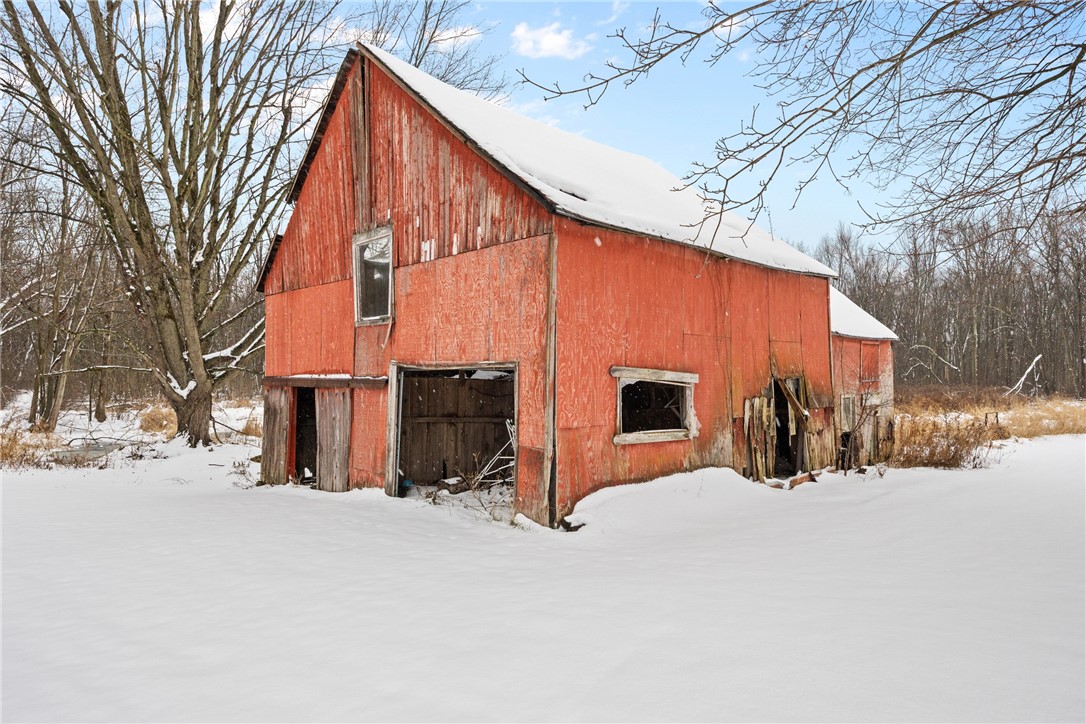 8657 Travell Road Lyons, NY 14489 - Photo 34 of 47 Barn