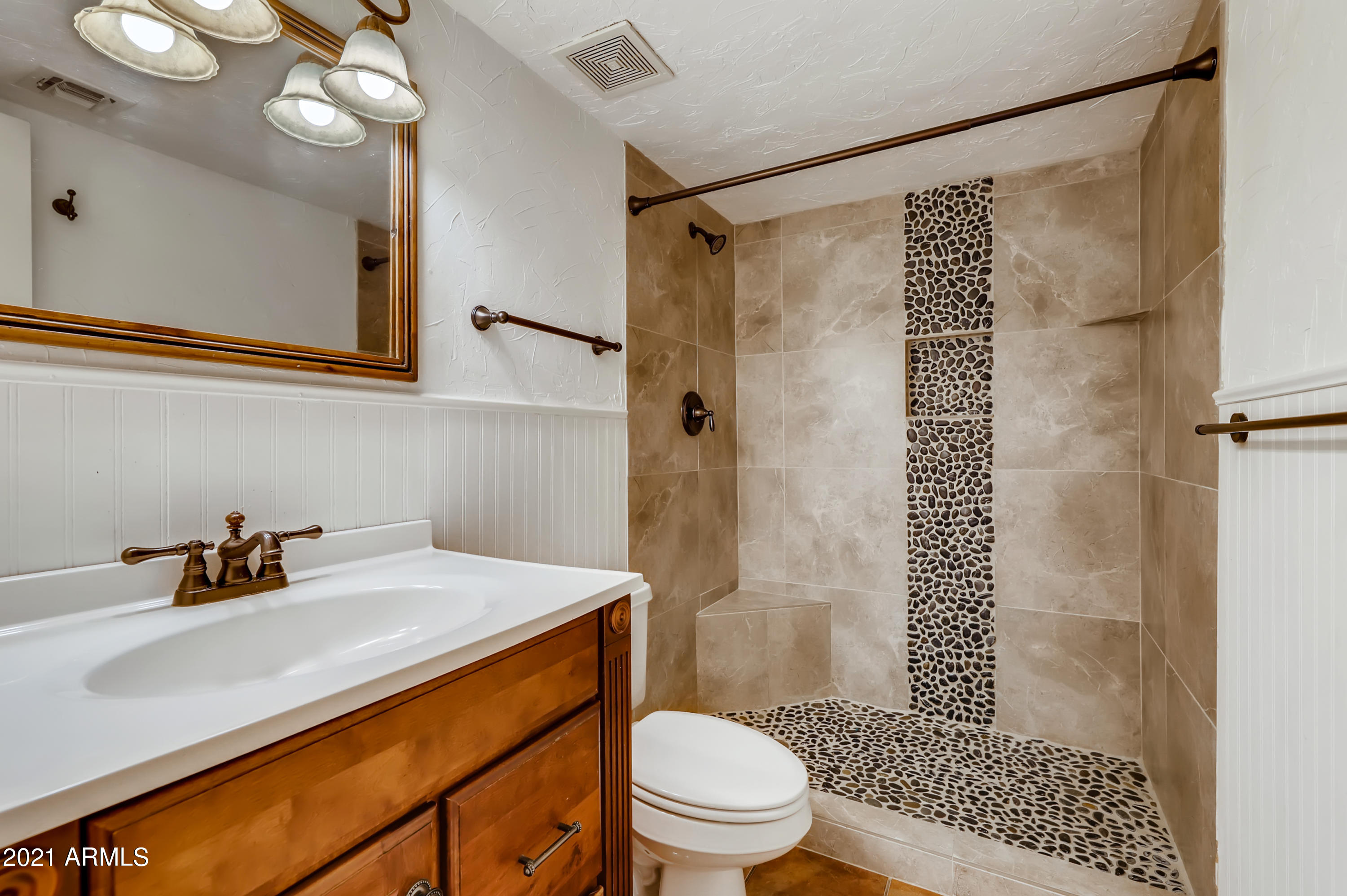 4201 East Camelback Road, Unit 26 Phoenix, AZ 85018 - Photo 21 of 33 21-260373648-22 Primary Bathroom