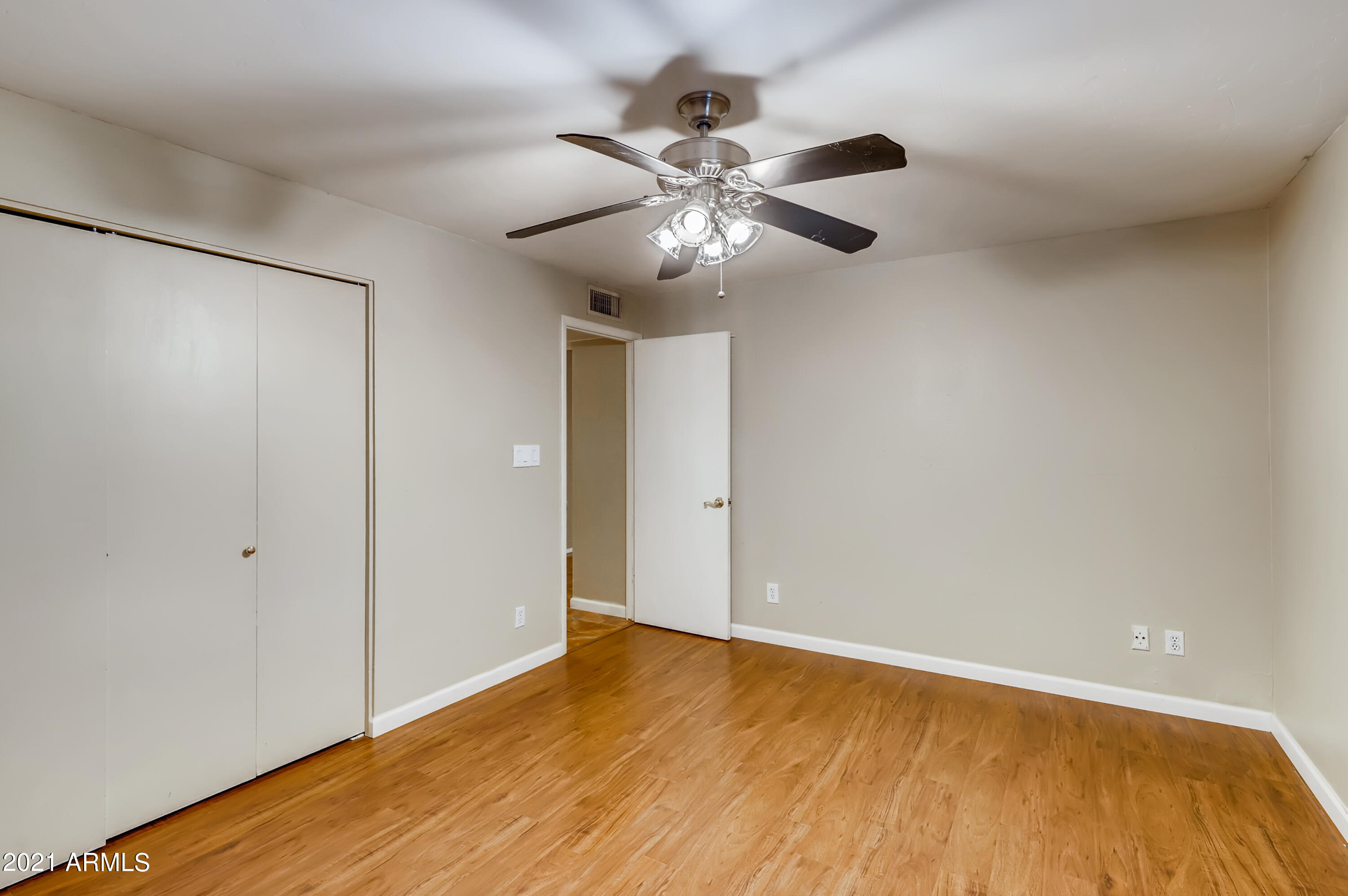 4201 East Camelback Road, Unit 26 Phoenix, AZ 85018 - Photo 24 of 33 24-011439173-25 Bedroom