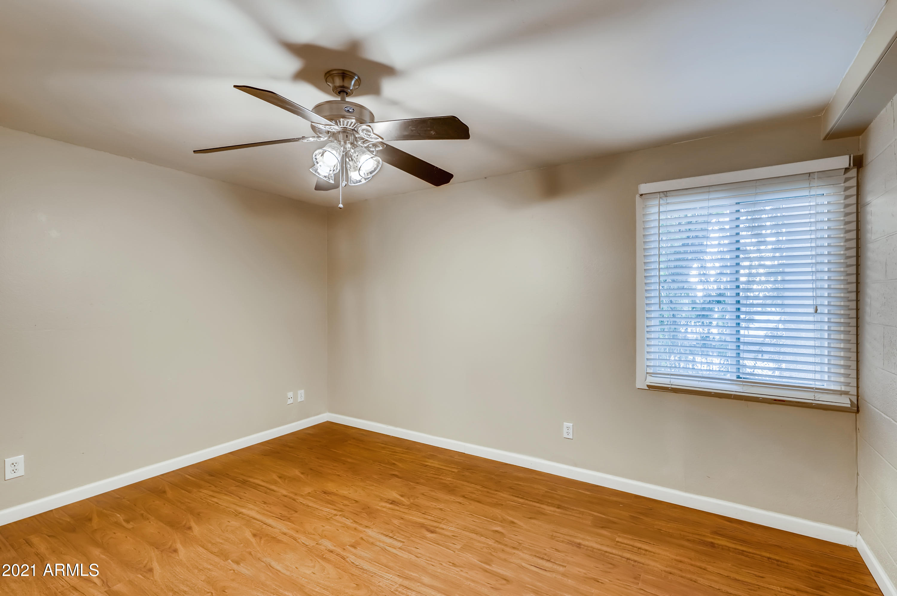 4201 East Camelback Road, Unit 26 Phoenix, AZ 85018 - Photo 25 of 33 25-245696766-26 Bedroom
