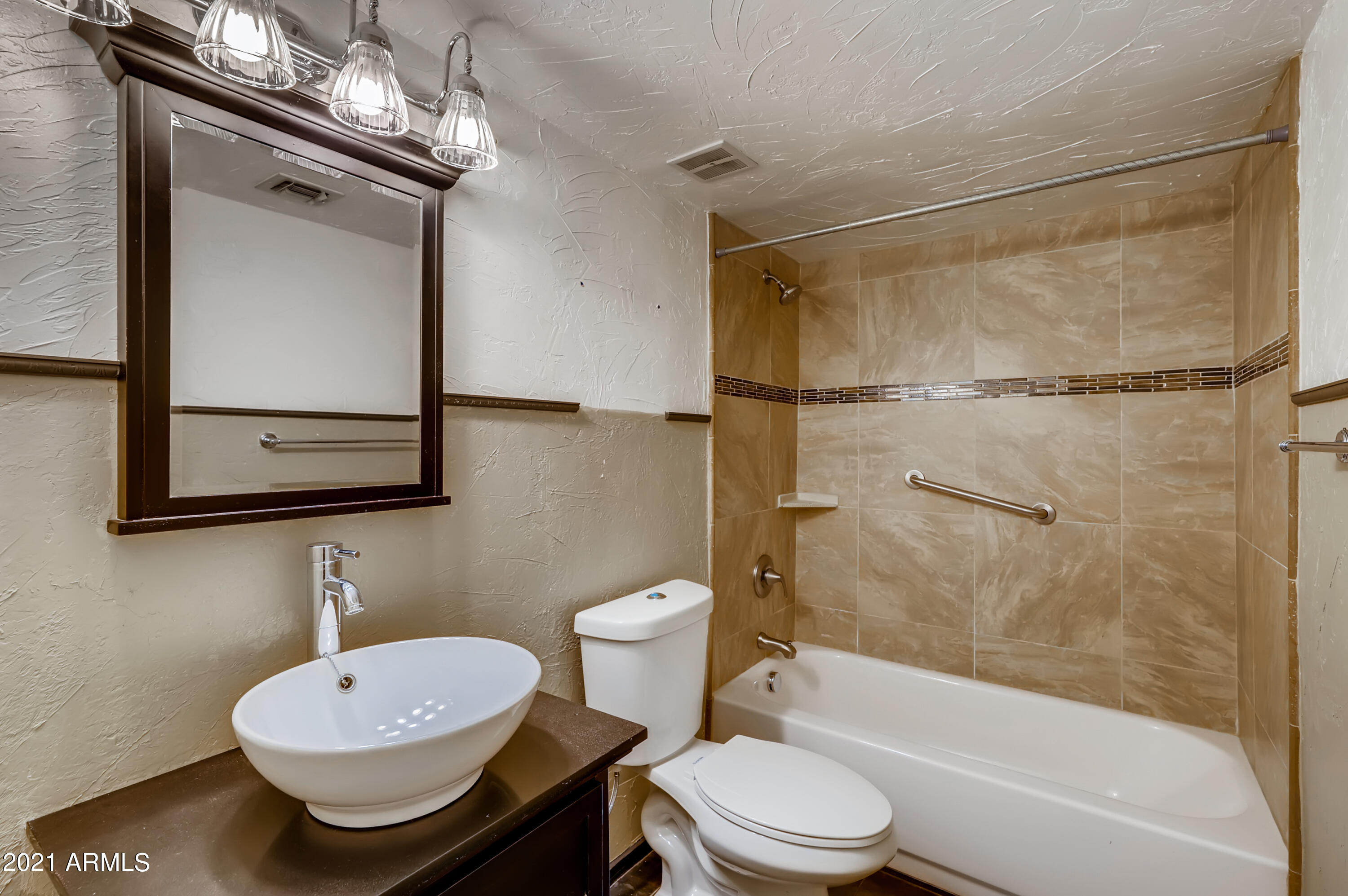 4201 East Camelback Road, Unit 26 Phoenix, AZ 85018 - Photo 26 of 33 26-807347539-27 Bathroom