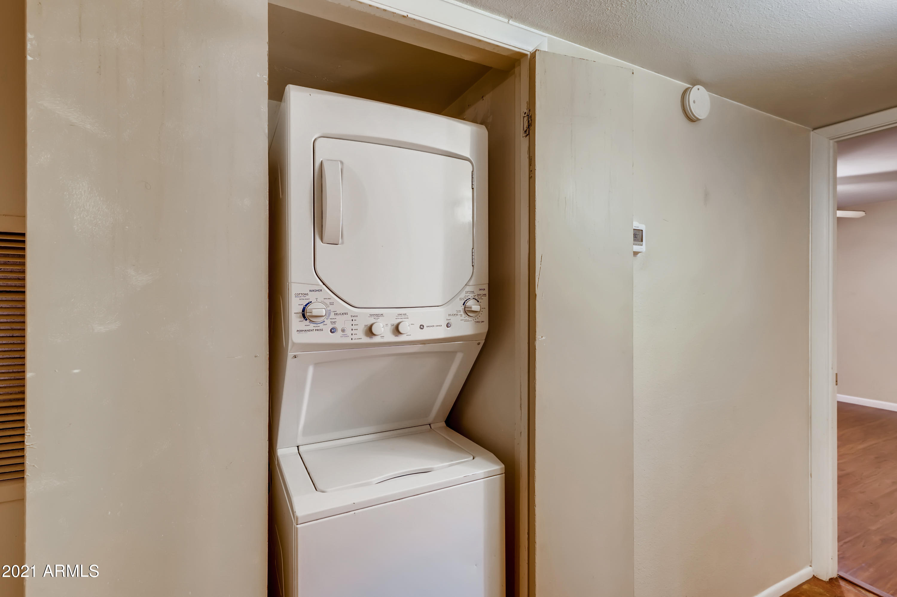 4201 East Camelback Road, Unit 26 Phoenix, AZ 85018 - Photo 27 of 33 27-698434301-28 Laundry Room