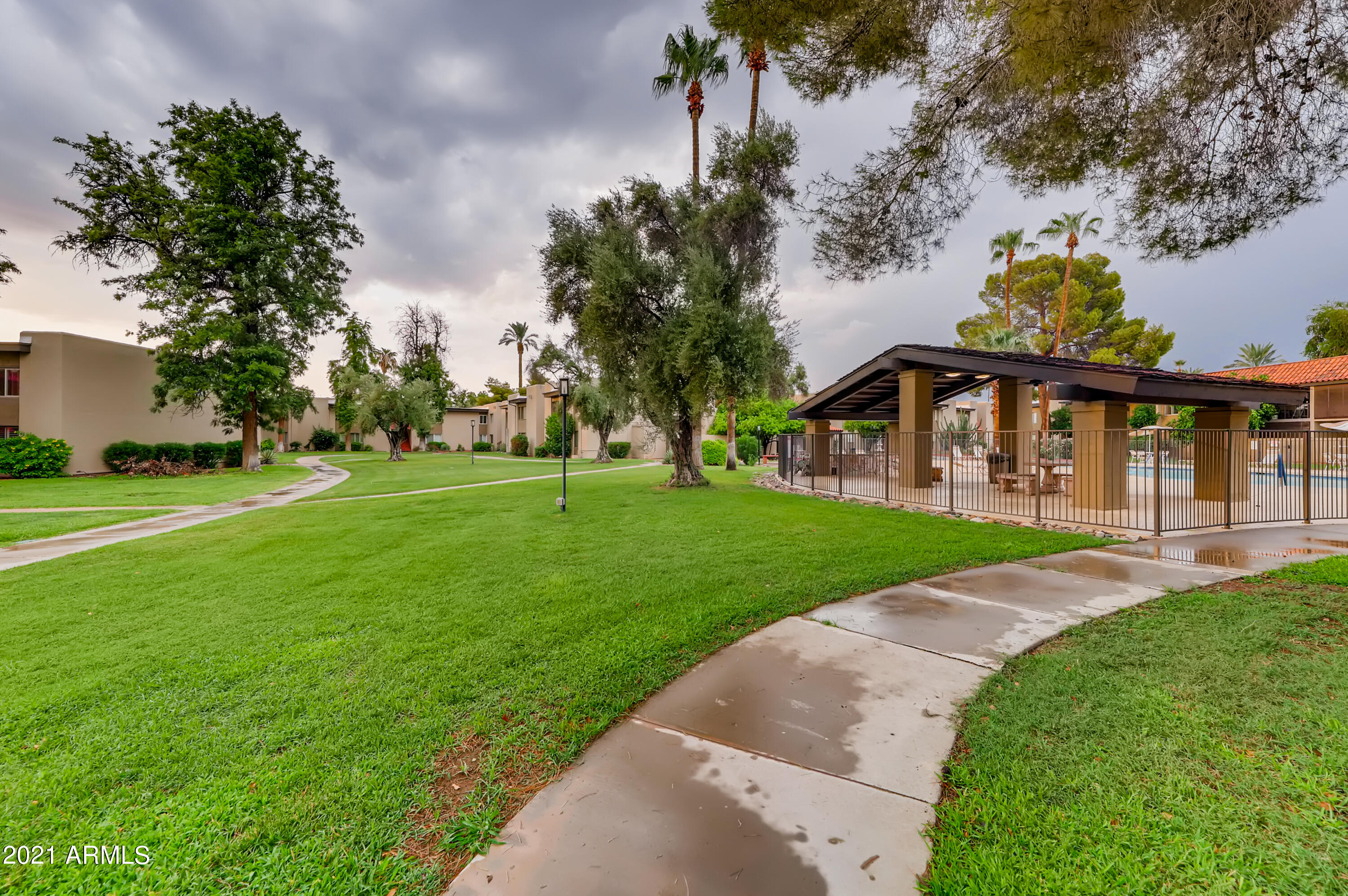 4201 East Camelback Road, Unit 26 Phoenix, AZ 85018 - Photo 30 of 33 30-153686082-31 Courtyard