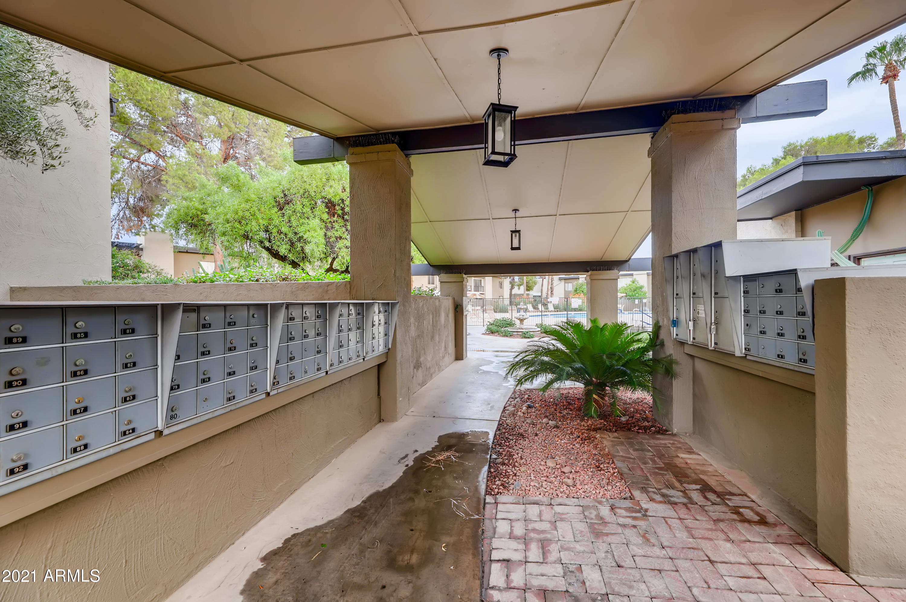 4201 East Camelback Road, Unit 26 Phoenix, AZ 85018 - Photo 31 of 33 31-900436655-32 Courtyard