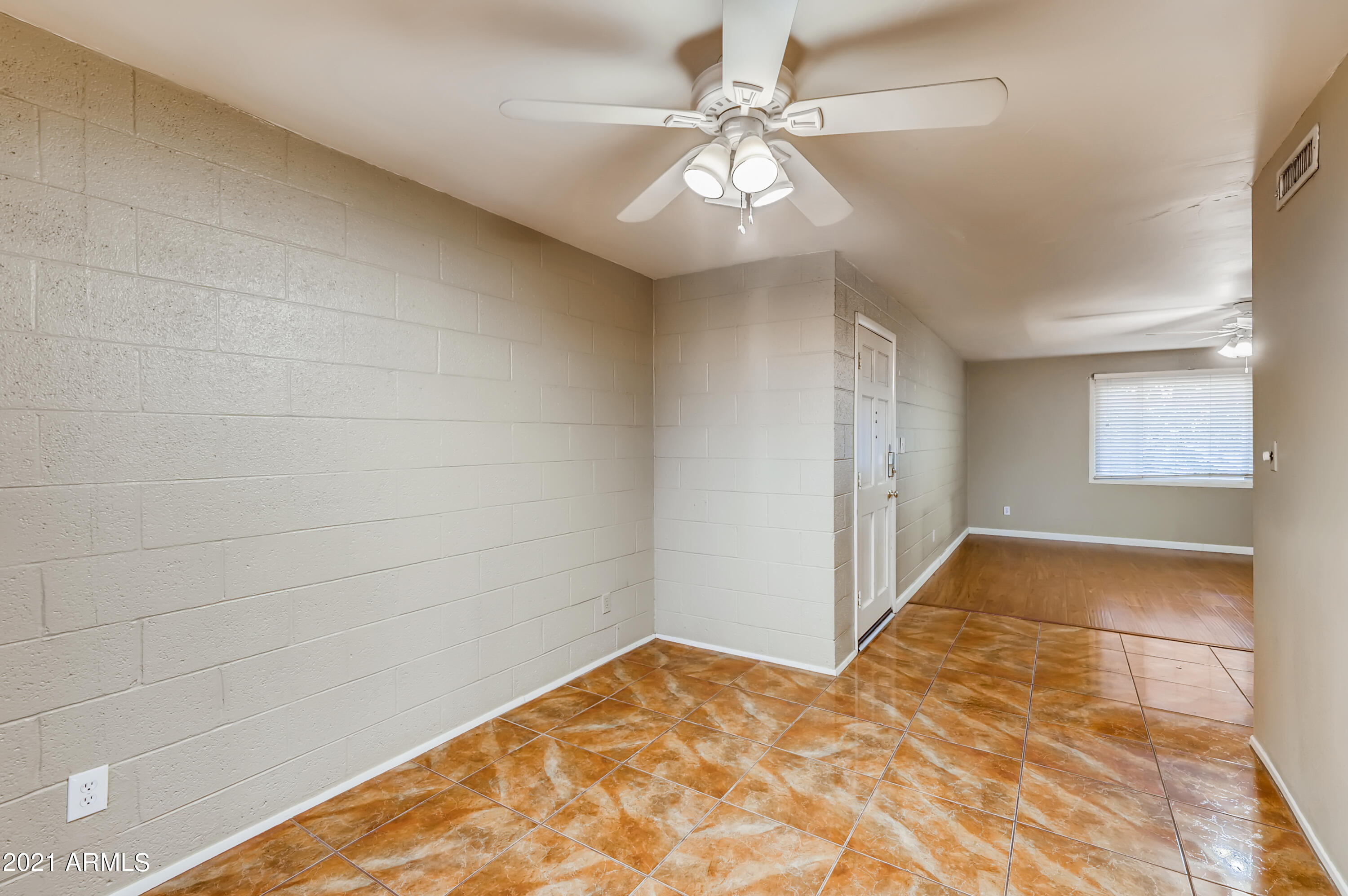 4201 East Camelback Road, Unit 26 Phoenix, AZ 85018 - Photo 7 of 33 7-153664159-07 Dining Room