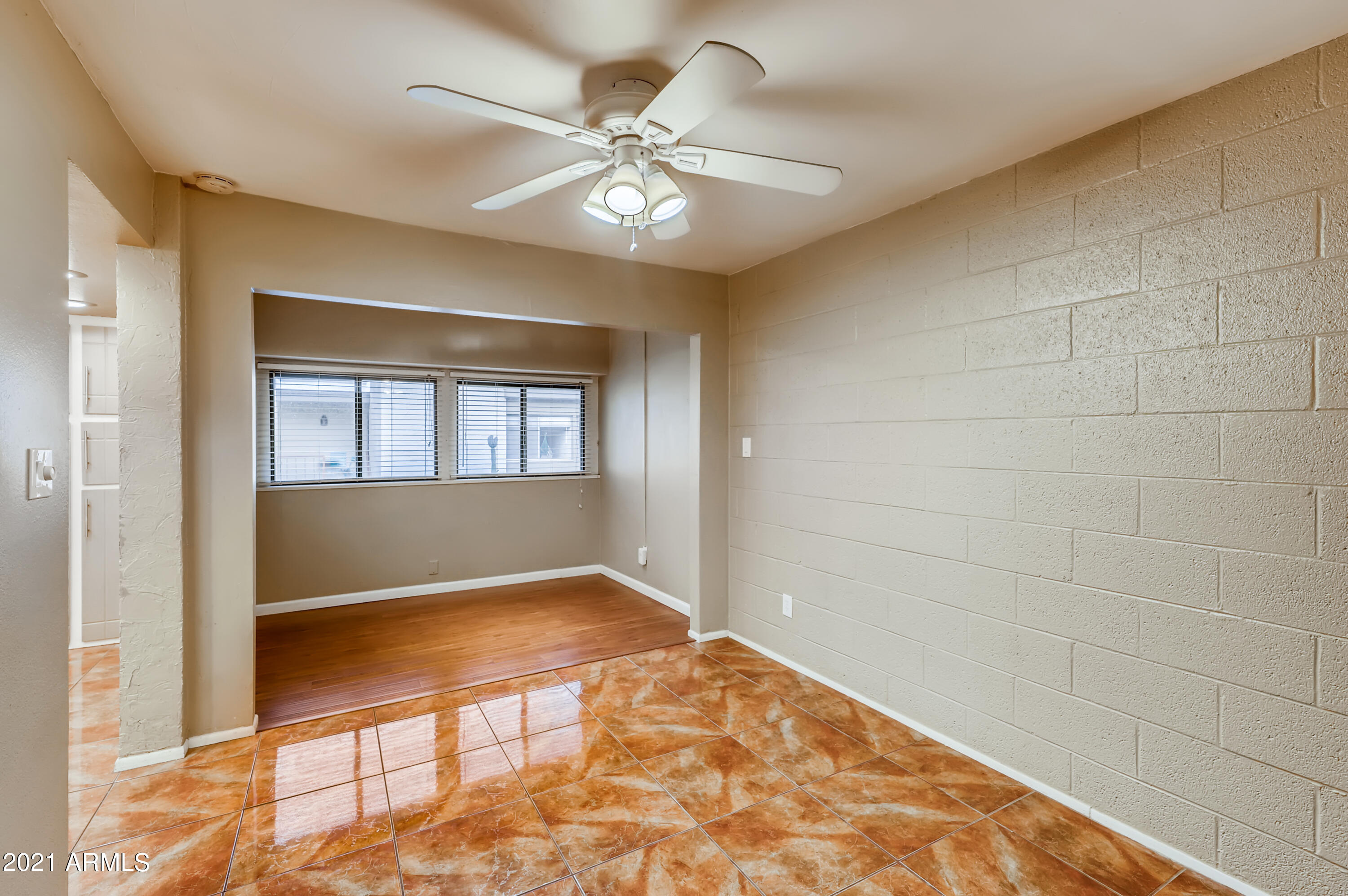 4201 East Camelback Road, Unit 26 Phoenix, AZ 85018 - Photo 8 of 33 8-549000045-08 Dining Room