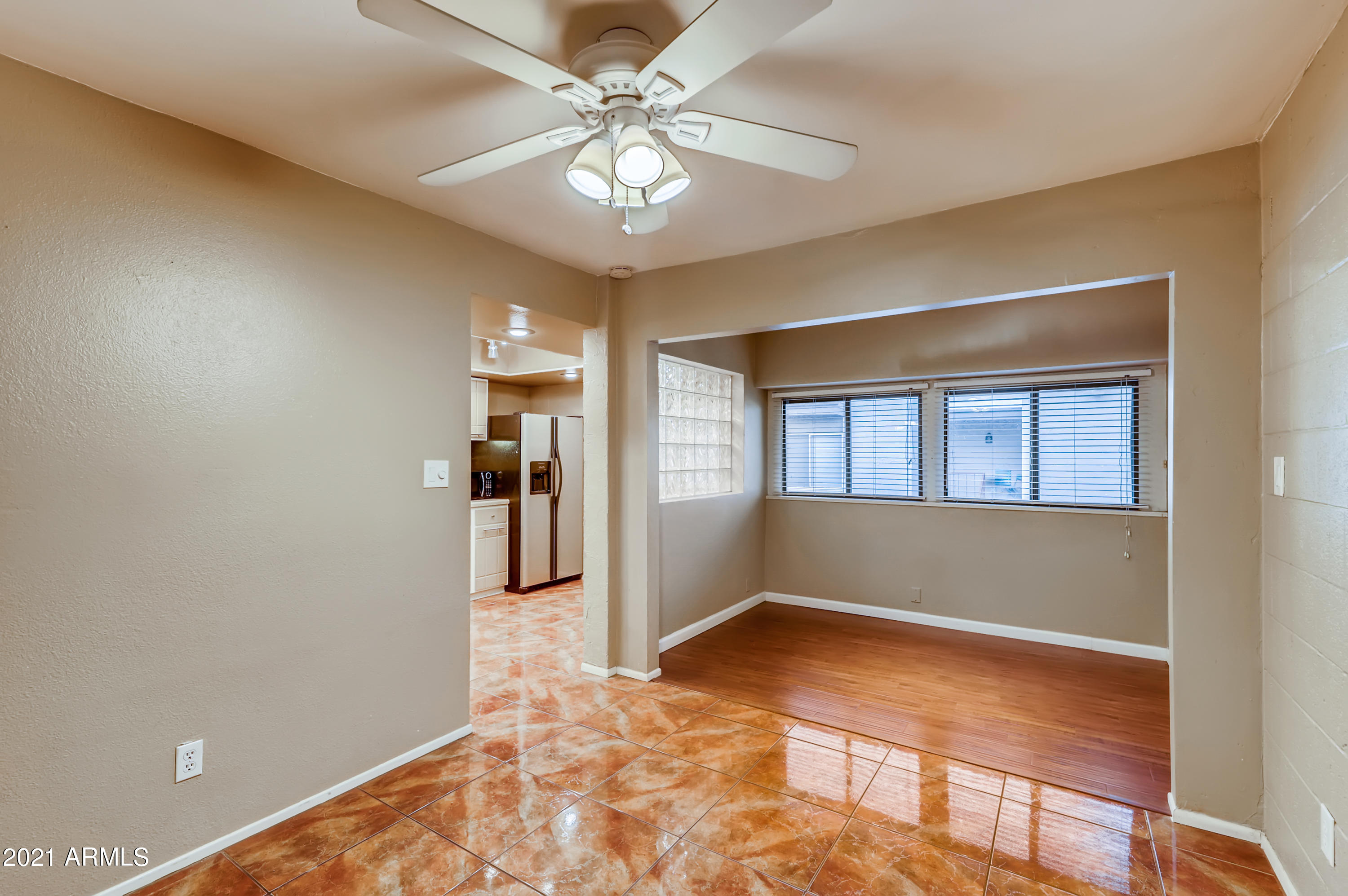 4201 East Camelback Road, Unit 26 Phoenix, AZ 85018 - Photo 9 of 33 9-034818930-09 Dining Room