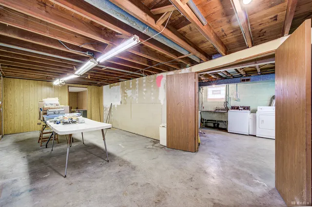 $179,900 | 15056 Wabash Avenue, South Holland, IL 60473