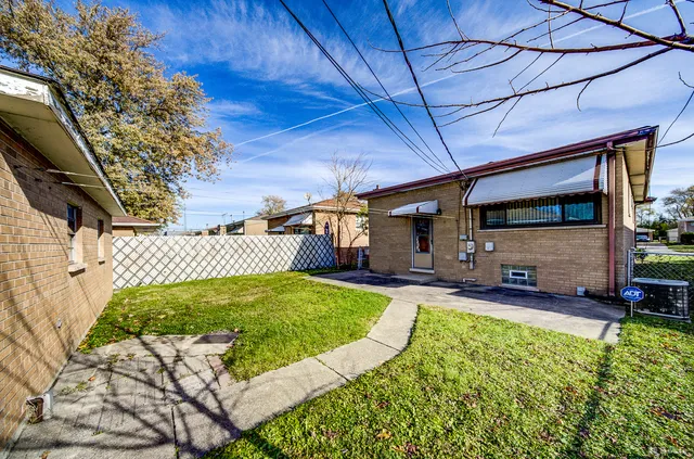 $179,900 | 15056 Wabash Avenue, South Holland, IL 60473