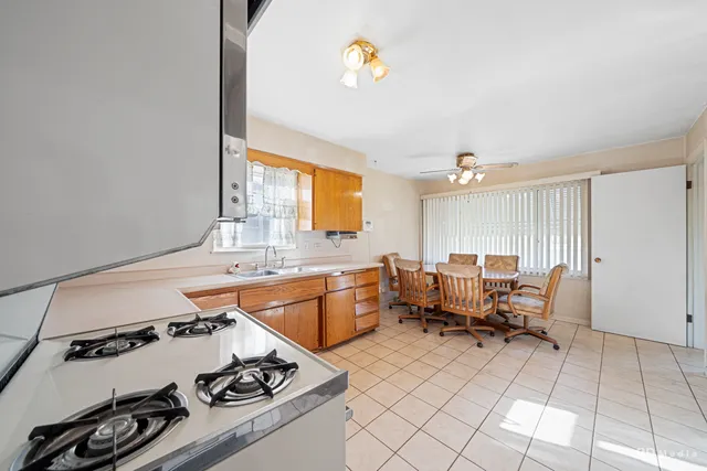 $179,900 | 15056 Wabash Avenue, South Holland, IL 60473