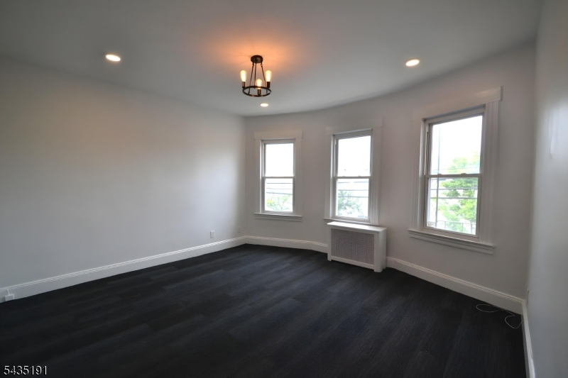 21 Walnut Street Clifton, NJ 07013 - Photo 4 of 11