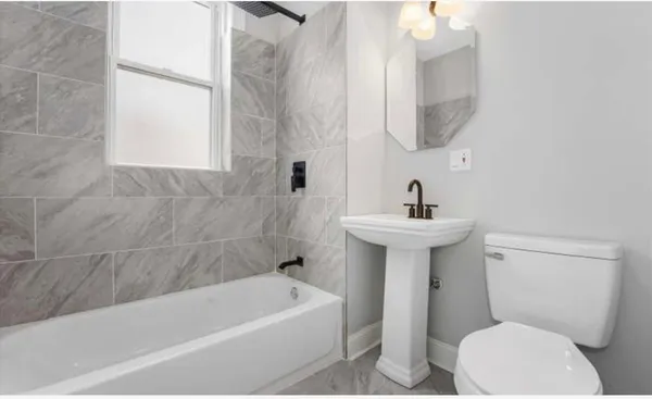$1,600 | 957 North Central Park Avenue, Unit 2, Chicago, IL 60651