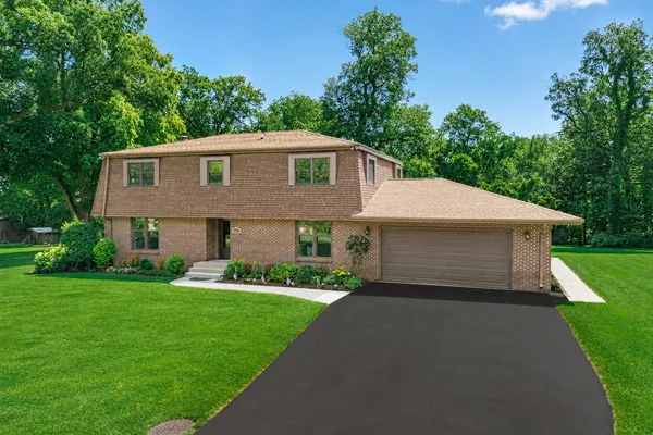 $332,500 | 450 Marstonmoor Road, Lake Summerset, IL 61019