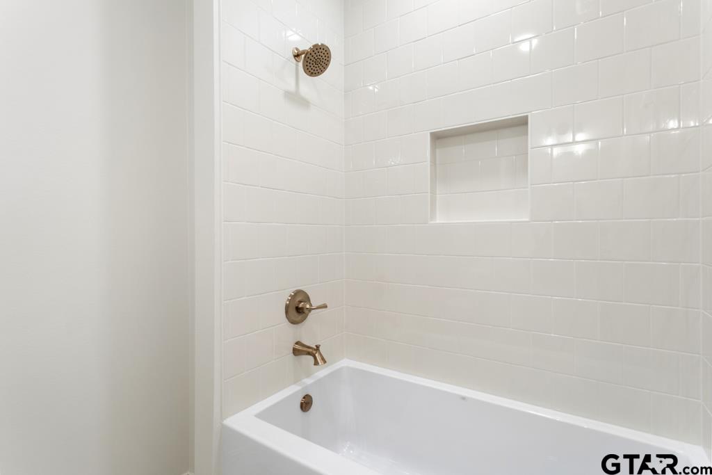 496 Preston Rdg Drive Tyler, TX 75703 - Photo 17 of 34 a bathroom with a bathtub
