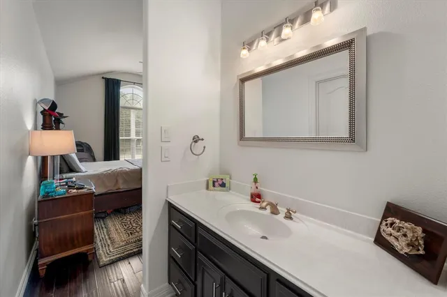 a en suite bathroom with a double vanity sink and a mirror