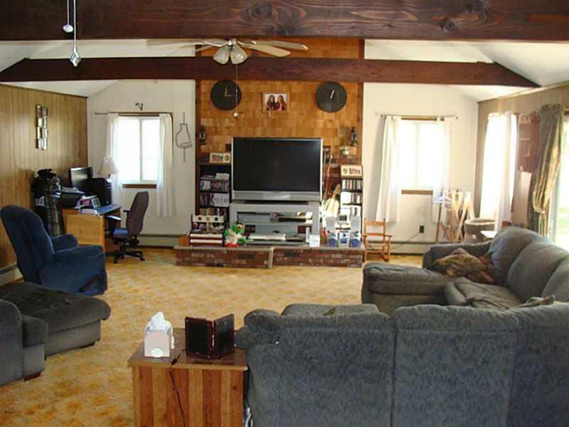 76 East Oxford Road South Paris, ME 04281 - Photo 2 of 24 Den/Family/Great Room.