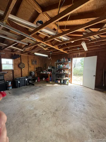 $395,000 | 2605 County Road 101, Floresville, TX 78114