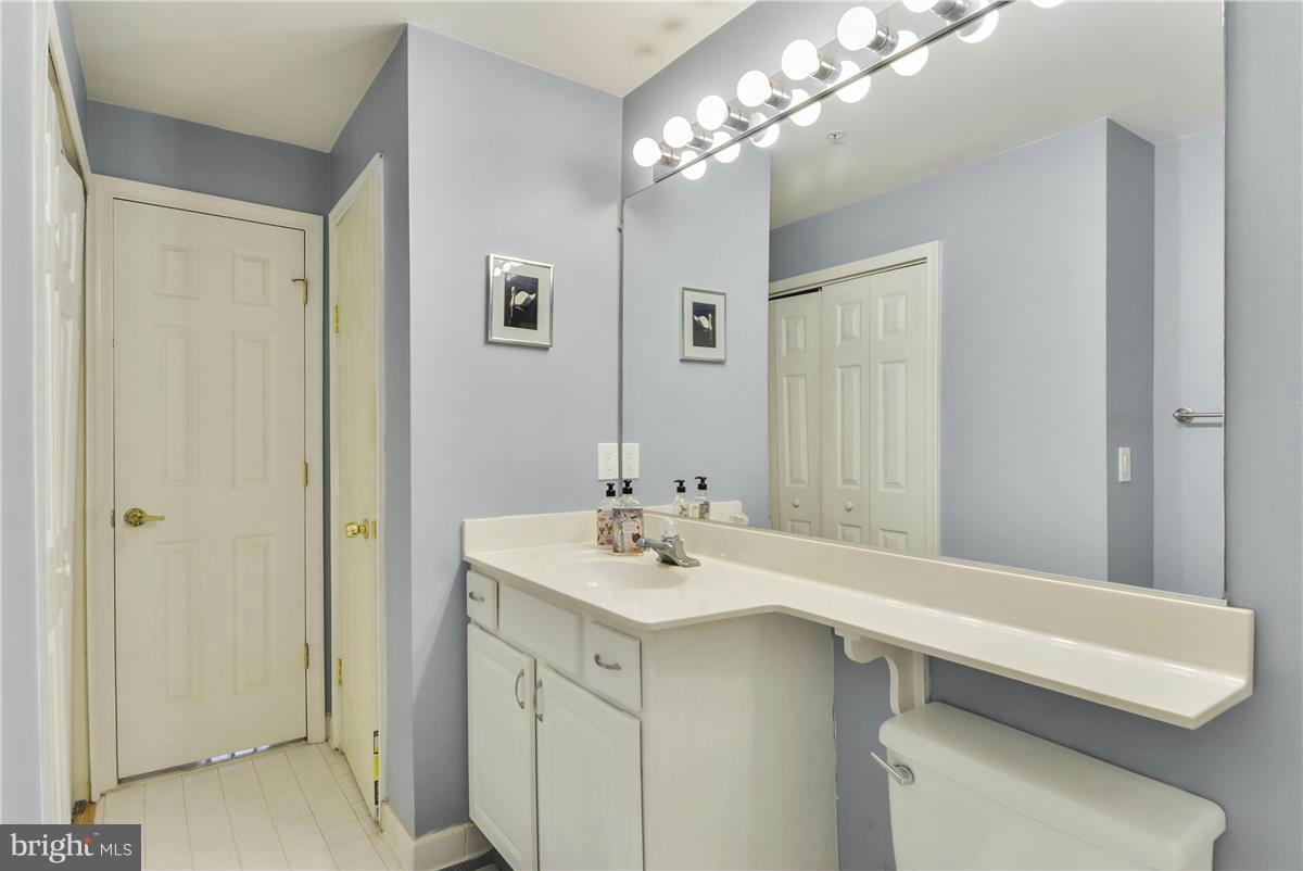 103 Timberbrook Lane, Unit 101 Gaithersburg, MD 20878 - Photo 18 of 27 Bath