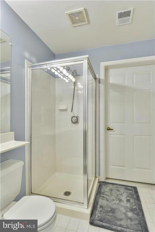 103 Timberbrook Lane, Unit 101 Gaithersburg, MD 20878 - Photo 19 of 27 Bath